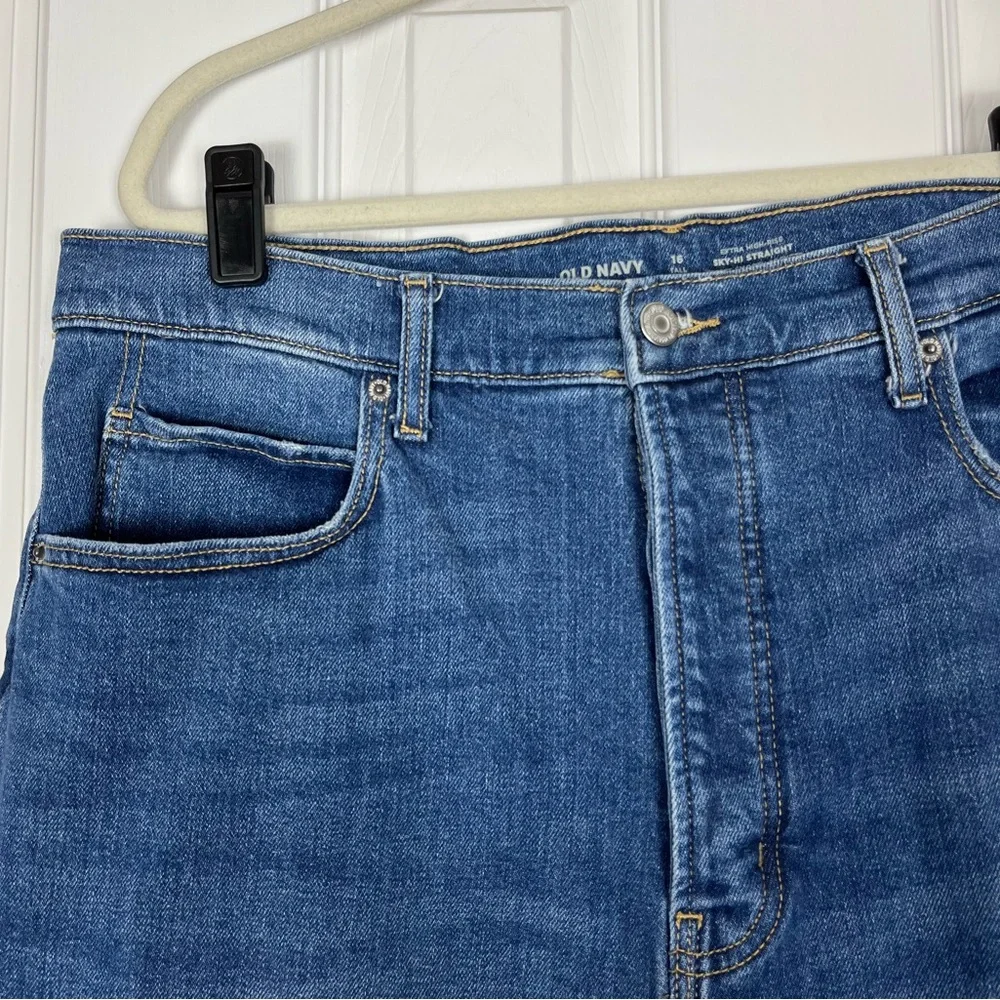 Old Navy Extra High Rise Sky-Hi Straight Secret Smooth Pockets Jeans
